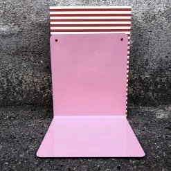 Bogstøtte • Hylde • Lyserød • Sendes ikke