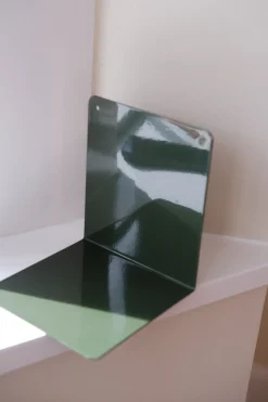 Bogstøtte • Hylde • Mørkegrøn • Sendes ikke