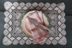 Dækkeserviet • Kniplet • Blomst • Creme