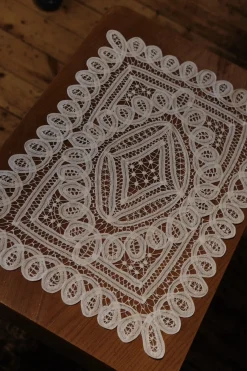 Dækkeserviet • Kniplet • Hvid