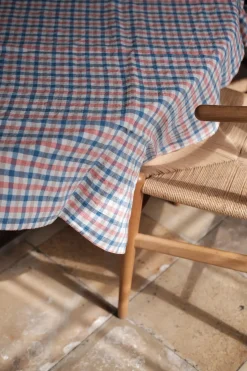 Dug • Hør • 140 x 250 cm • Koral blå Tern