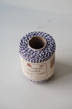 Gavebånd • Bakers Twine • 50m • Lilla & Hvid