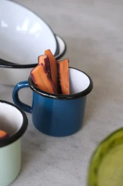 Krus med Hank • Emalje • Petroleum