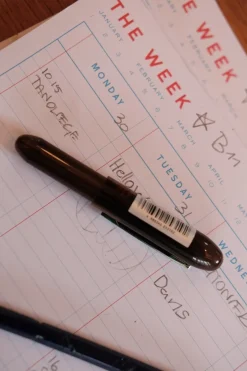 Kuglepen • Med låg • Brun