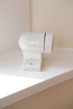 Lampe • Vinkel Porcelæn • Hvid