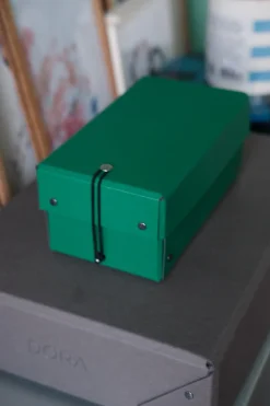 Opbevaringskasse • ELVO x DORA • Grøn • Akivæske