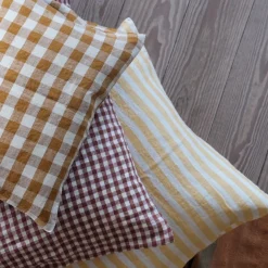 Pudevår • Hør • 50x50 • Hvid og Gule Striber