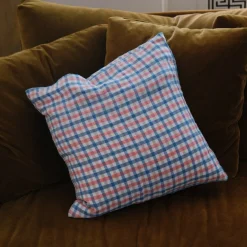 Pudevår • Hør • 50x50 • Koral Blå tern