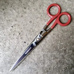 Saks • Rød Emalje • Stor