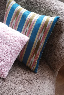 Silkepude • Håndvævet Råsilke • 50x50 • Blå, Rød og Grøn Ikat