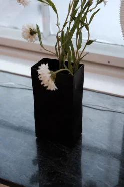 Vase • Metal • Mørkebrun