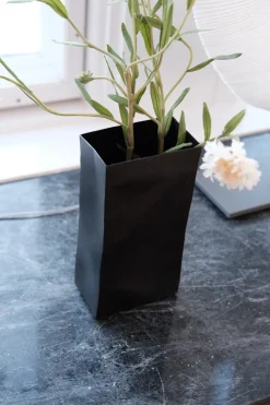 Vase • Metal • Mørkebrun