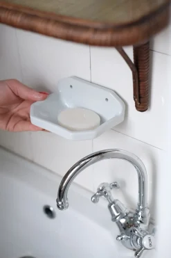 Vægophæng til sæbe • Porcelæn • Hvid