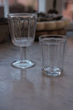 Vinglas • Kantet • Klar