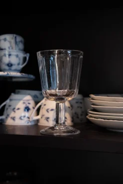 Vinglas • Kantet • Klar